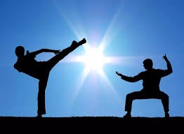 为什么赌场要限制玩家在桌位上使用手机？（赌场为何不允许玩家在赌桌上使用手机？）