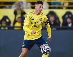 每体：部分法兰克福球迷在诺坎普闹事，向巴萨球迷投掷照明弹